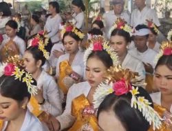 Umat Hindu Meriahkan Metatah Bersama & Menek Kelih di Pura Segara Jakarta
