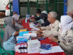 Kodim 0508/Depok Gelar Bakti Teritorial Prima Warga Antusias Ikuti Pengobatan Gratis di Pasar Kemirimuka