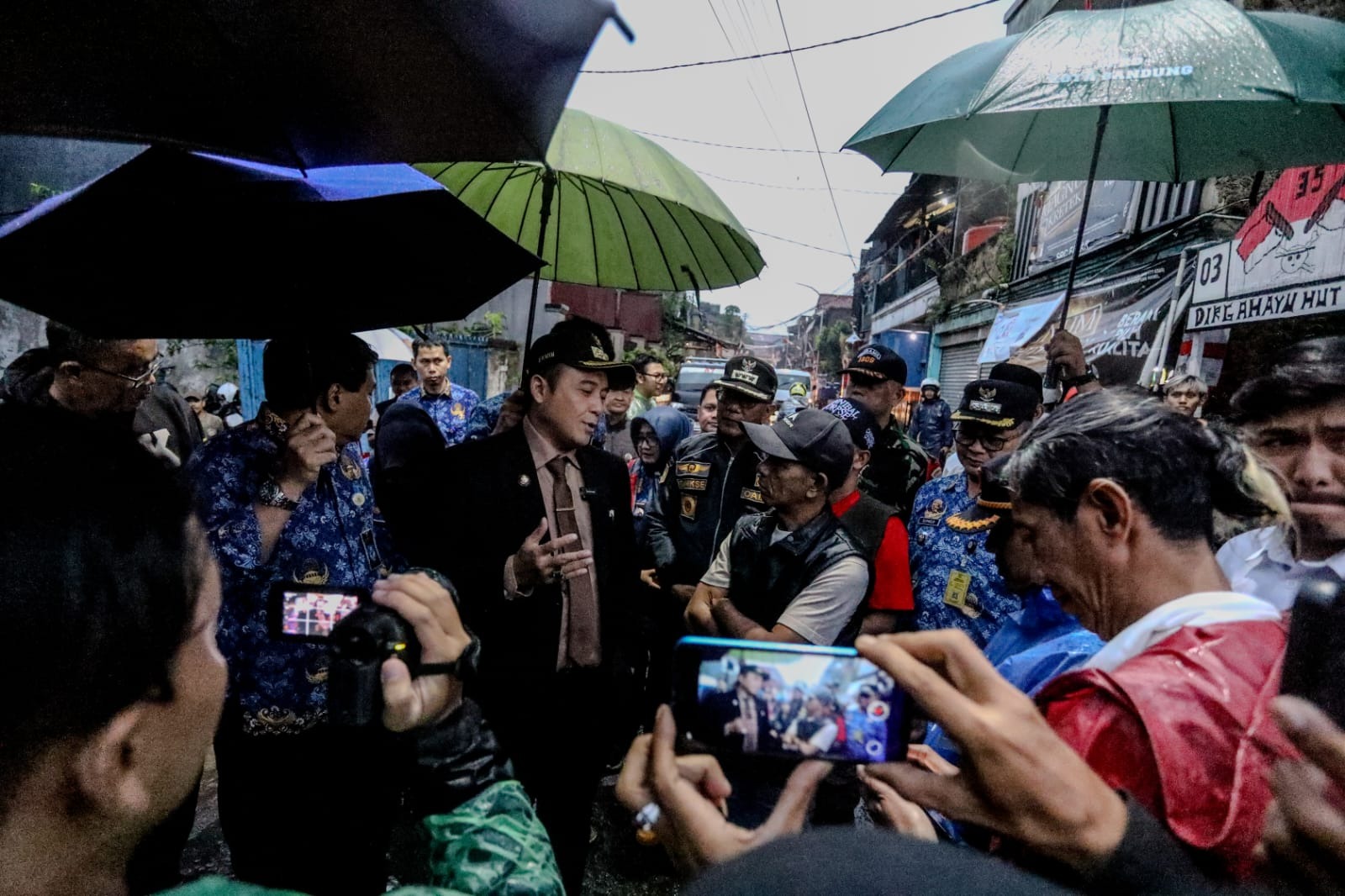 Pengusaha Bandel Simpan Barang di Solokan, Pemkot Bandung Ultimatum 2 Minggu!