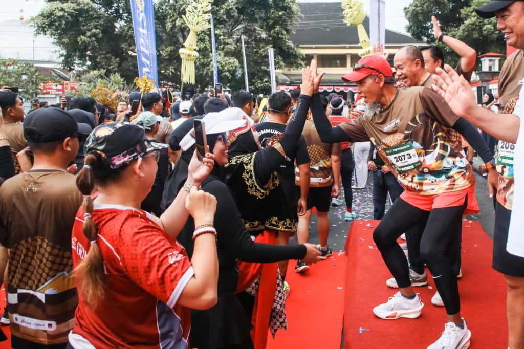 Peserta Kenakan Jersey Batik, Friendship Run Borobudur Marathon 2025 Meriah di Purwokerto