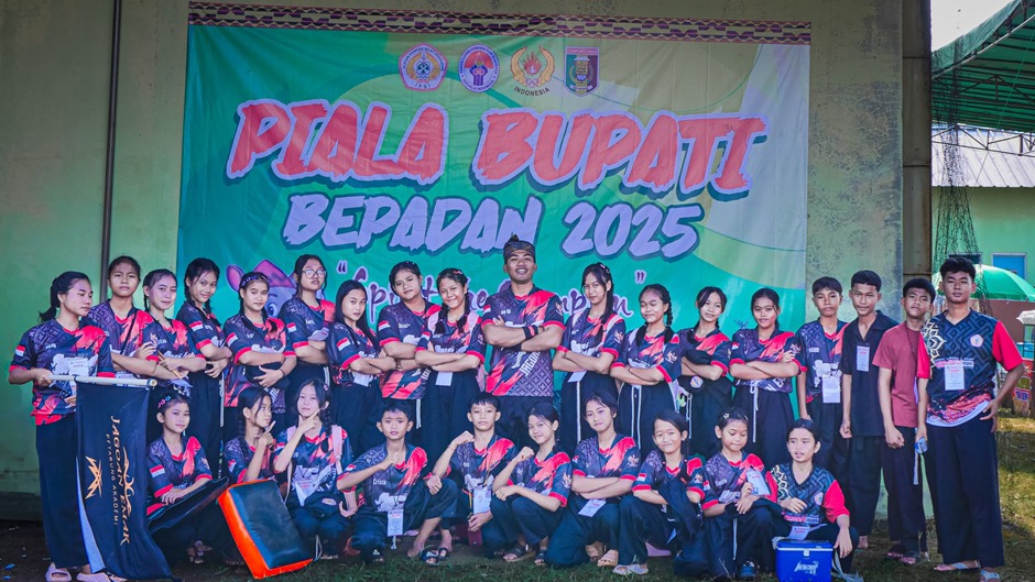 Jagoan Emak Perkasa di Gelanggang Silat Lampung Timur