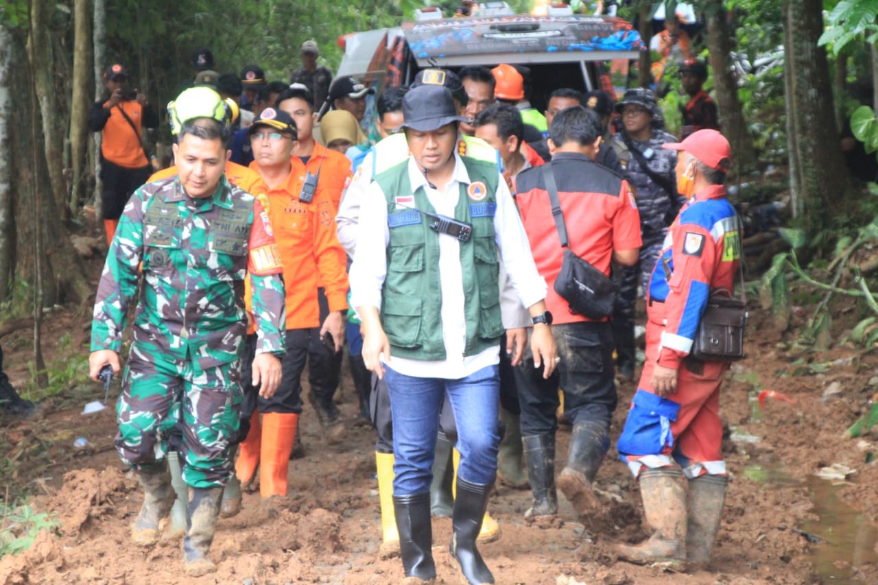 Pemkab Cilacap Pastikan Operasi SAR Longsor Cibeunying Berjalan Optimal