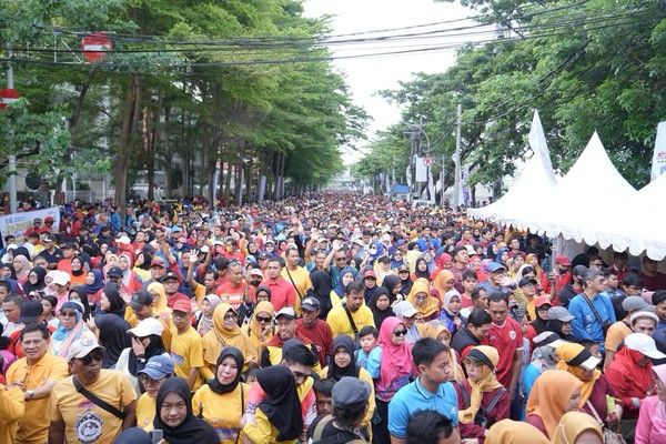 Ribuan Warga Padati Anjungan Losari
