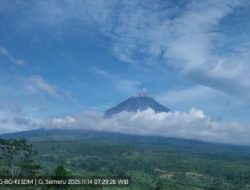 Gunung Semeru Erupsi, Kolom Abu Capai 400 Meter, Warga Diminta Jauhi Zona Rawan