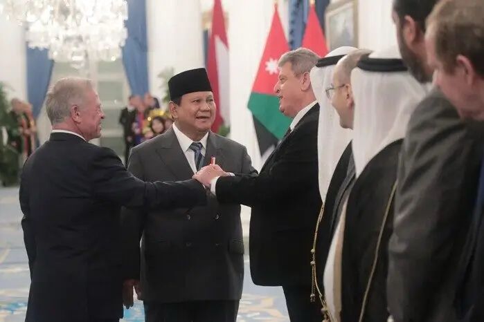 Presiden Prabowo Subianto dan Raja Abdullah II saat pertemuan bilateral di Istana Merdeka, Jakarta