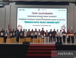 Bupati Banyumas Ajak Warga Perkuat Gerakan Donor Darah Sukarela, Berikan Penghargaan Kepada 77 Pendonor