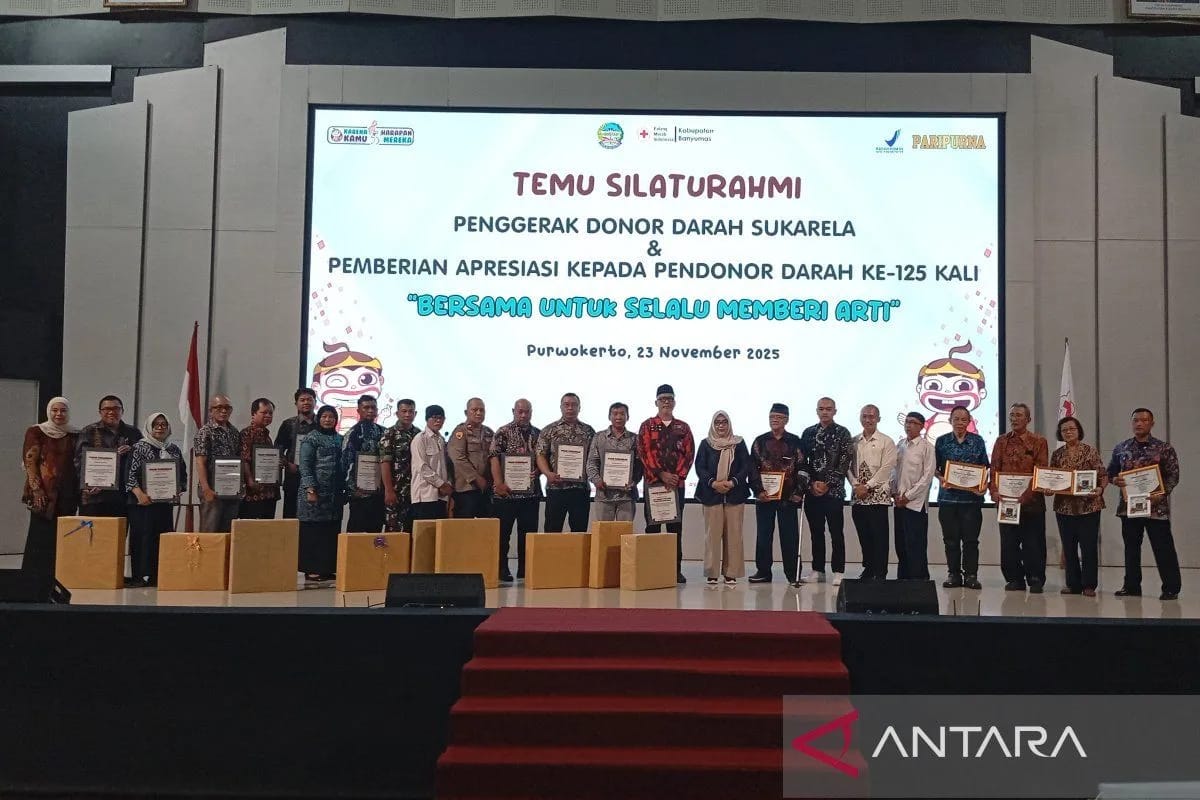 Bupati Banyumas Ajak Warga Perkuat Gerakan Donor Darah Sukarela, Berikan Penghargaan Kepada 77 Pendonor