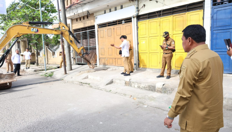 Bupati Tangerang Tinjau Pembongkaran Ruko