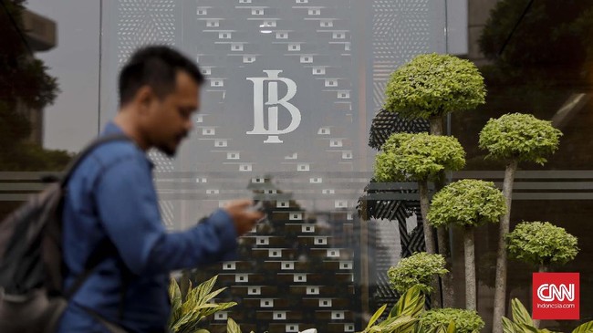 Bank Indonesia mengingatkan ada aturan yang melarang menolak pembayaran menggunakan rupiah dalam bentuk uang tunai (cash), buntut viral kasus Roti O. (Foto: CNN Indonesia/Adhi Wicaksono)