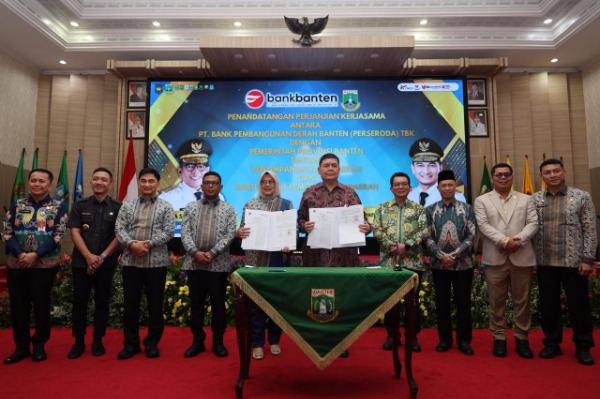 Penandatangan kerja sama antara Pemprov Banten, Kabupaten Lebak, dan Kota Serang terkait pengelolaan RKUD di Bank Banten. (Foto; istimewa)