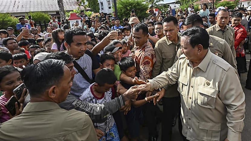 Prabowo Tinjau Langsung Lokasi Bencana Sumut, Disambut Haru Pengungsi