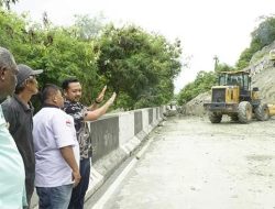 Wali Kota Jayapura Tinjau Longsor Ring Road, Pemkot Turunkan Armada Darurat