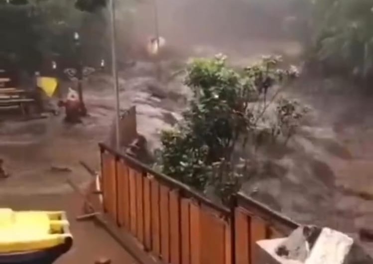 Banjir Bandang Terjang Wisata Guci
