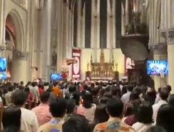 Antusiasme Umat Warnai Misa Malam Natal di Gereja Katedral Jakarta, Dihadiri Sekitar 10 Ribu Orang