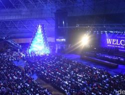 Puluhan Ribu Umat Kristiani Padati Gereja Bethany Nginden Surabaya Untuk Rayakan Natal