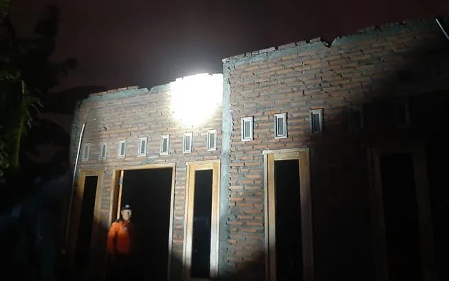 Angin Kencang Terjang Desa Carangrejo Jombang, Belasan Rumah Rusak