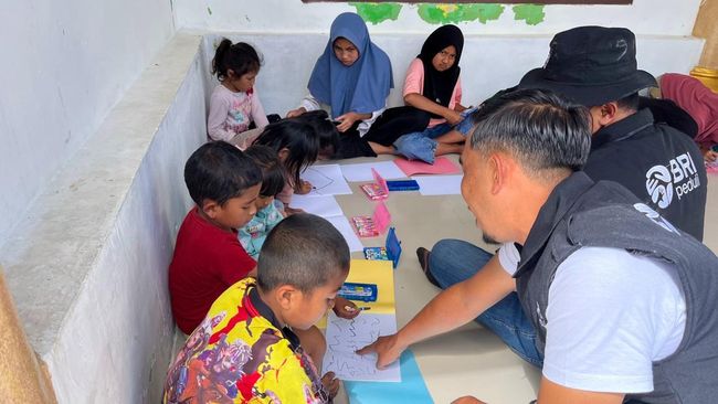 BRI Gelar Program Trauma Healing Anak Di Wilayah Terdampak Banjir Bandang Sumatra