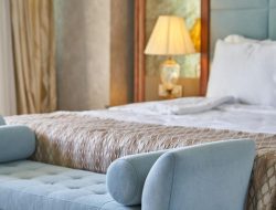 Simfoni Sunyi di Tanah Dewata: Kala Lobi Hotel Layu Membisu