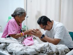 Rico Waas Jenguk Pasien Korban Banjir