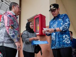 Tinjau Disdukcapil, Rico Waas Instruksikan Layanan Jemput Bola untuk Korban Banjir