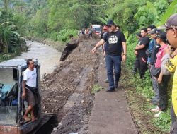 Bupati Buleleng Sutjidra Tinjau Langsung Jalan Putus Akibat Banjir di Busungbiu, Instruksikan Segera Perbaikan