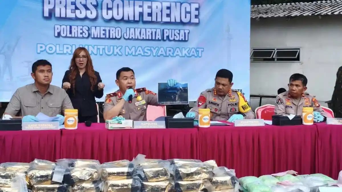 Kapolres Metro Jakarta Pusat Kombes Pol Susatyo Purnomo Condro dalam konferensi pers di kawasan silang Monas, Jakarta Pusat, Rabu petang (31/12/2025)/ foto: Danang Triatmojo