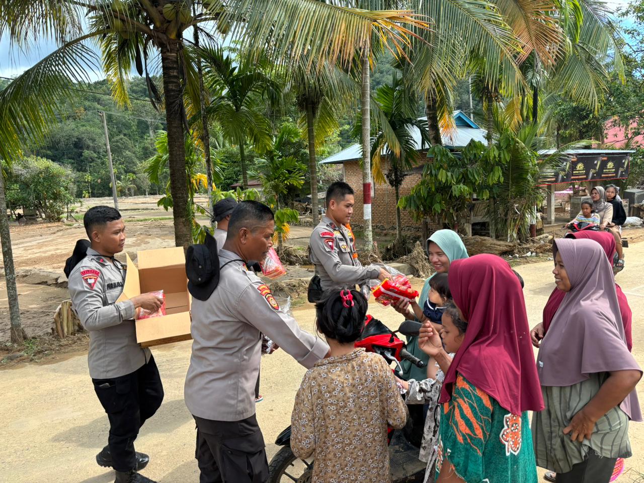 Polri Terus Melayani Masyarakat, Pemulihan Bencana di Padang Pariaman Dilakukan Menyeluruh dan Bertahap