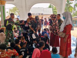 Bantu Anak Terdampak Banjir, TNI AD Salurkan Tas dan Alat Tulis di Bireuen