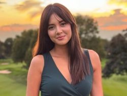 Aurelie Moeremans Umumkan Versi Fisik Buku Memoar Broken Strings