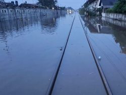 Banjir Menggenangi Jalur Rel di Pekalongan, PT KAI Terapkan Pola Operasi Memutar dan Batalkan Perjalanan Beberapa KA