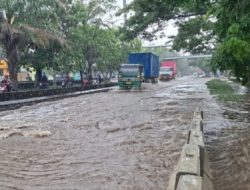 Banjir Lumpuhkan Jalan Daan Mogot Jakbar, Warga Diminta Cari Jalur Lain