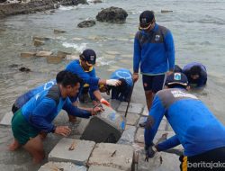 Pasukan Biru Bangun Tanggul Pengaman Pantai di Pulau Tidung