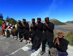 Suku Tengger: Menjaga Tradisi di Tengah Kemajuan Zaman