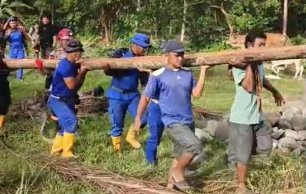 Tim SAR Korpolairud Bangun Jembatan Sementara di Korong Maranci, Padang Pariaman