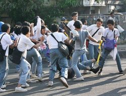 Kenakalan Remaja: Antara Tuntutan Sosial dan Pencarian Identitas