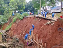 Turap Longsor Kali Baru Cepat Diperbaiki