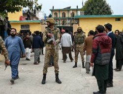 Ledakan Bom Bunuh Diri di Masjid Islamabad Tewaskan 31 Orang, ISIS Klaim Tanggung Jawab