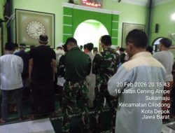 Pererat Silaturahmi, Satgas TMMD Kodim Depok dan Warga Shalat Tarawih Bersama