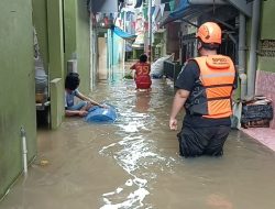 18 RT di Jakarta Timur dan Jakarta Barat Masih Terendam Banjir, Petugas Terus Lakukan Penanganan