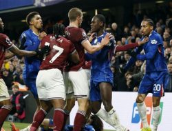 Chelsea Menang Dramatis Atas West Ham, Keributan Akhiri Laga Dengan Kartu Merah Todibo