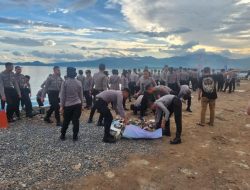 Polda Lampung Bersihkan Pantai Kunyit, Dorong Pariwisata dan Kesadaran Lingkungan