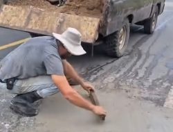 Aksi Bule Perbaiki Jalan Berlubang Viral di Medsos Jadi Sindiran Halus untuk Pemerintah