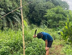 TMMD Kodim 0508/Depok Bersama Warga Bersihkan Lingkungan di Tirtajaya