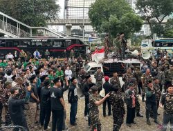 Banser Datangi Gedung KPK Saat Mantan Menag Yaqut Diperiksa sebagai Tersangka Kasus Korupsi Kuota Haji