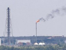 Harga Minyak Dunia Melonjak, Ketegangan Selat Hormuz Jadi Sorotan Pasar Energi