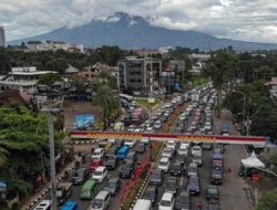 Rekayasa One Way di Puncak, Upaya Polisi Jaga Kelancaran Arus Wisata Lebaran