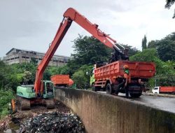 Duduk Perkara Truk Sampah DLH Jakarta di TPU Tanah Kusir Viral, Ternyata Bukan Buang ke Sungai