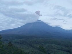 Gunung Semeru Erupsi Dua Kali, Warga Diminta Waspada dan Patuhi Zona Bahaya