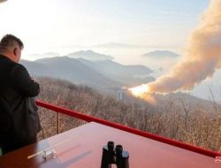 Kim Jong Un Tinjau Uji Mesin Roket Terbaru, Korea Utara Percepat Penguatan Kekuatan Strategis