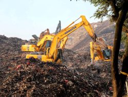 Pencarian Korban Tertimbun Longsor di TPST Bantargebang Diintensifkan